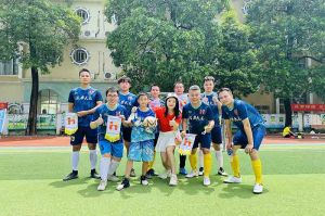 “足”够精彩！平博pingbo（中国）集团“足”梦大龙街首届五人制男子公益足球赛