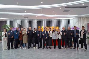 热烈欢迎新疆喀什人社局一行领导莅临平博pingbo（中国）集团指导