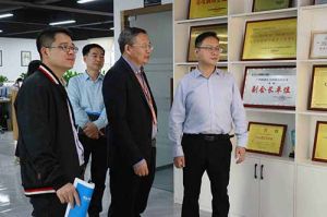 热烈欢迎市政府秘书长林兢一行莅临平博pingbo（中国）集团广西公司考察指导